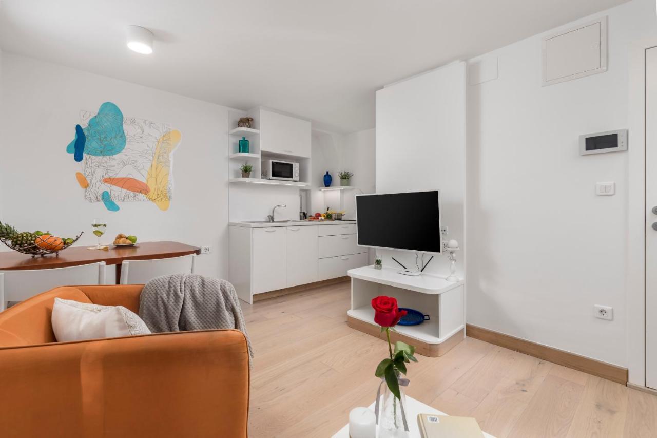 Beautiful Apartment House On The Seaside 伊卡 外观 照片